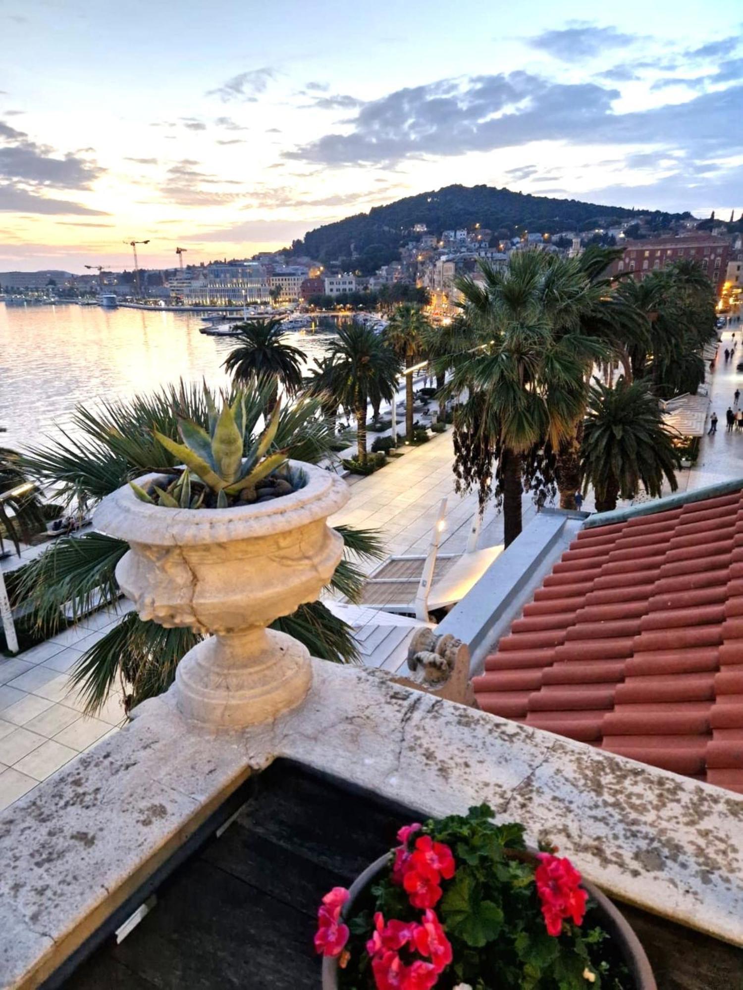 Riva Luxury Suites Split Exteriör bild