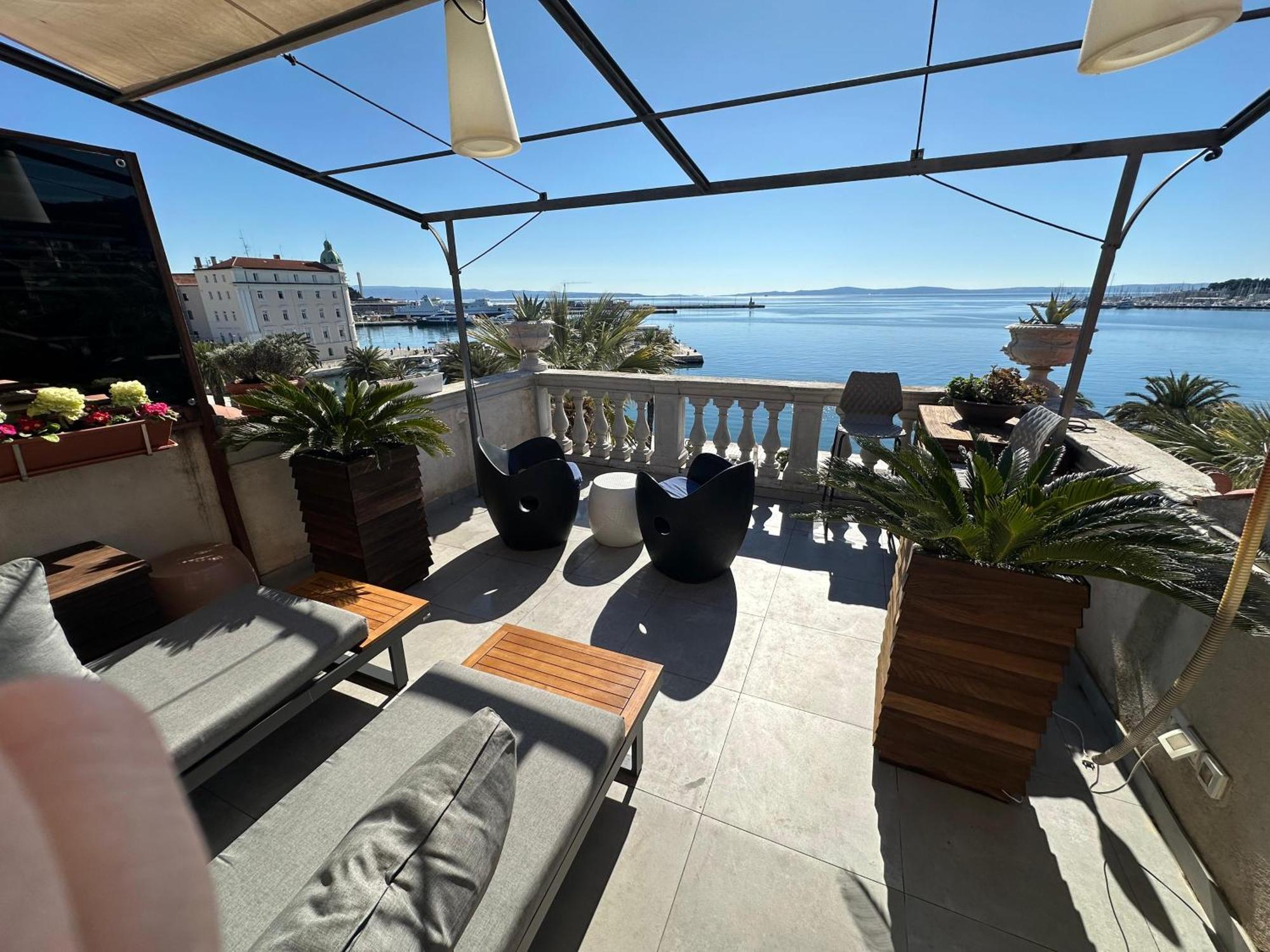 Riva Luxury Suites Split Exteriör bild