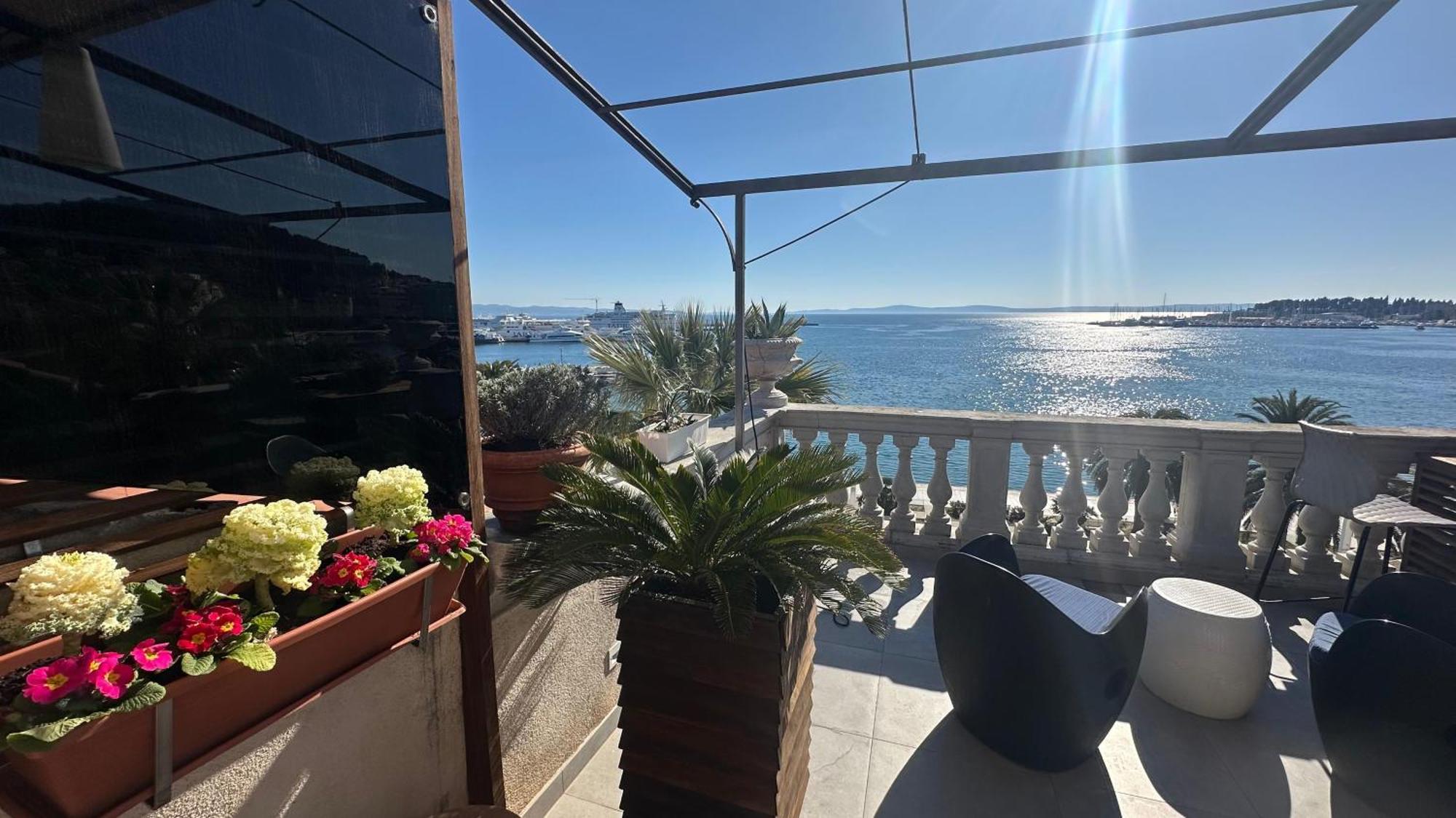 Riva Luxury Suites Split Exteriör bild