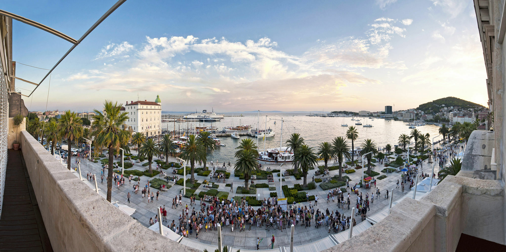 Riva Luxury Suites Split Exteriör bild